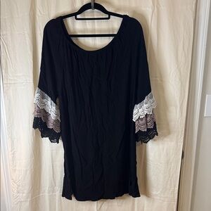 Umgee Black Scoop Neck dress or tunic with Layered Lace Trim Sleeves